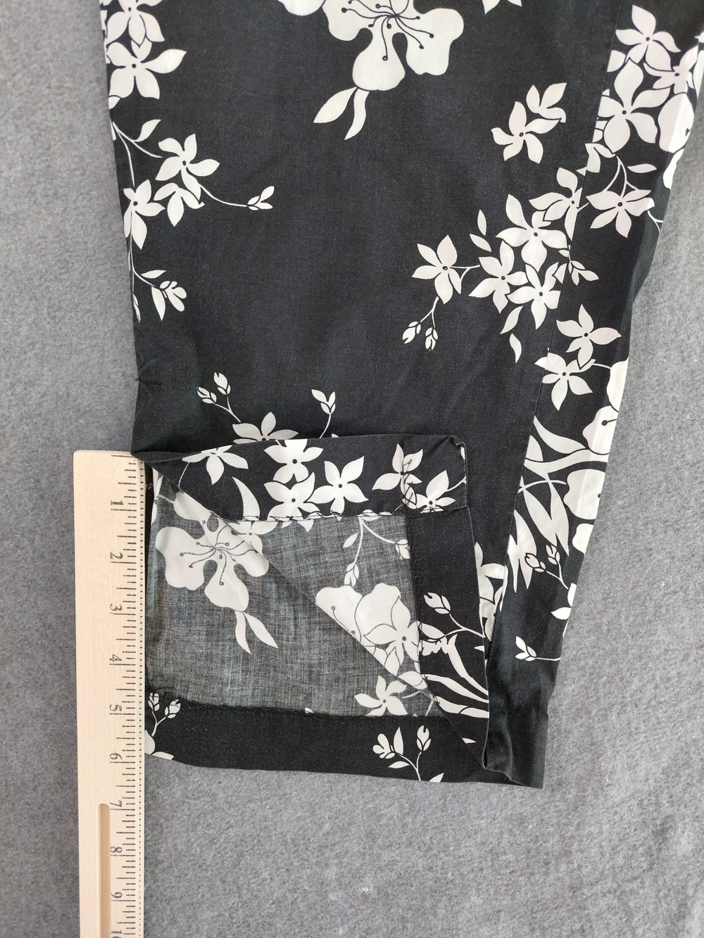 Venezia Jeans Black White Floral Capri Crop Pants Plus Size 16 Mid Rise Slit Hem - Picture 7 of 11